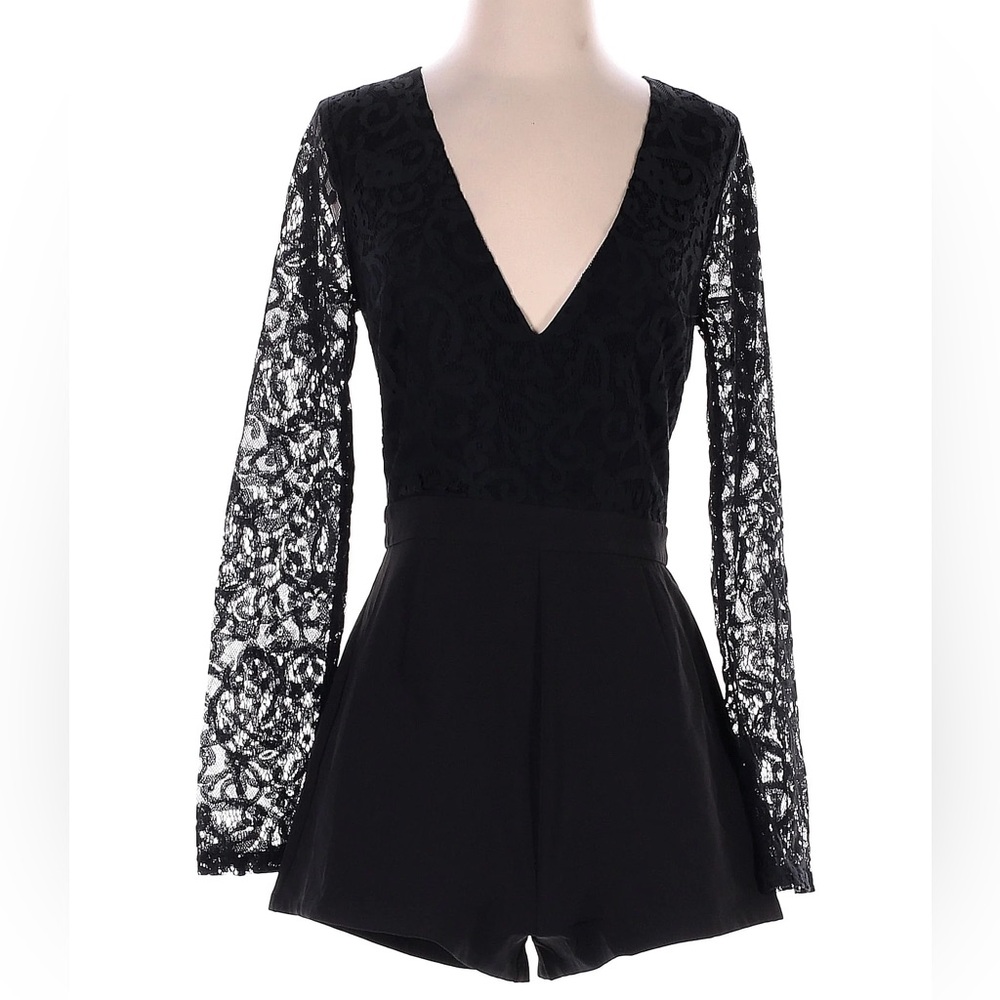 TOBI Medium Black Lace Long Sleeve Short Romper - Like New
